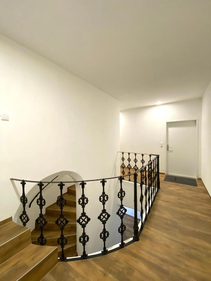 White Inn - Ferienwohnung Mit Terrasse Mürzzuschlag Екстериор снимка